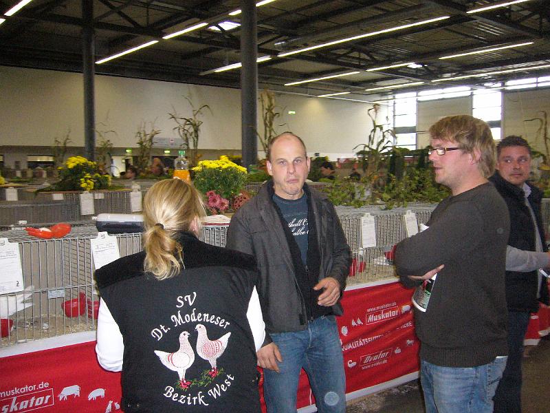 Munster 2009 948.jpg - Besucher in der Jugendabteilung